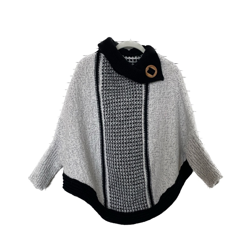 SOLD Spanish women’s chunky knit ribbed poncho cape with sleeves in gray